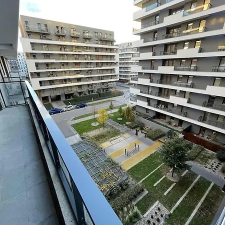 Wola Tower Apartmán *